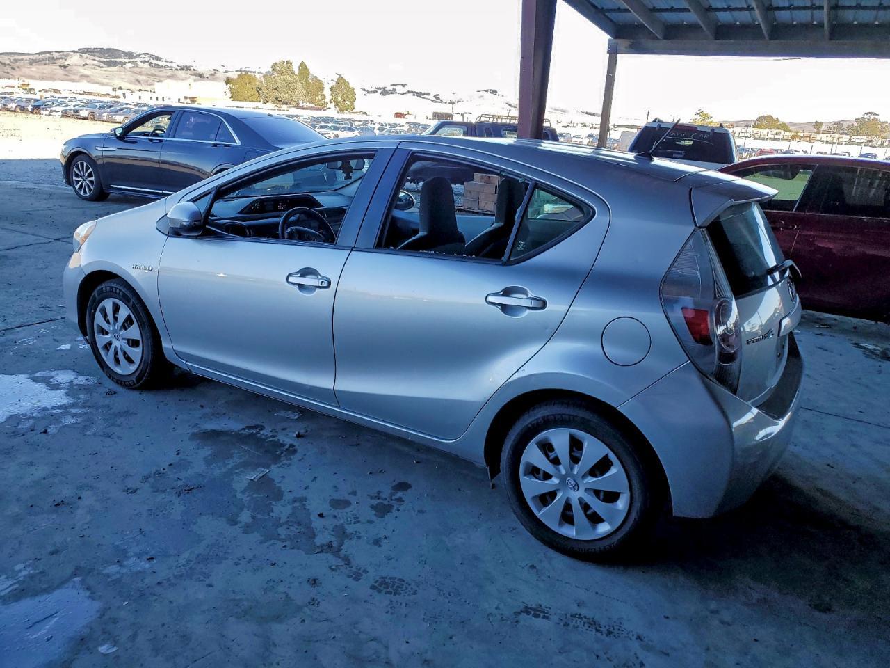 2014 TOYOTA Prius c