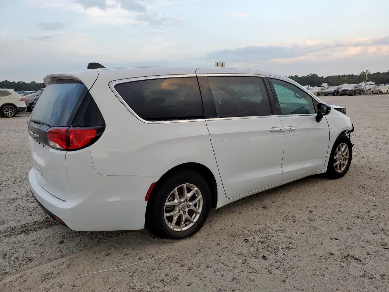 2025 CHRYSLER Voyager