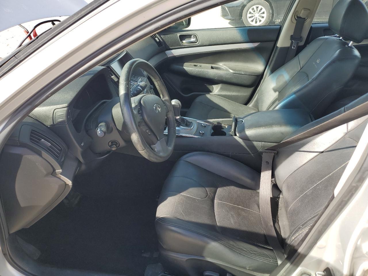2011 INFINITI G37