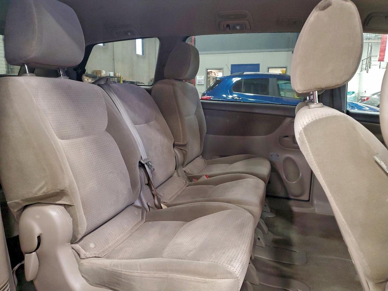 2009 TOYOTA SIENNA