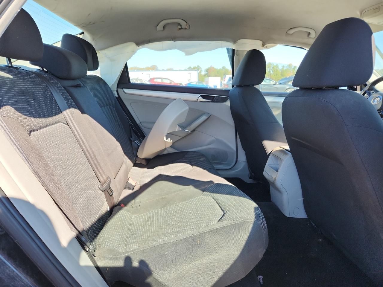 2017 VOLKSWAGEN Passat