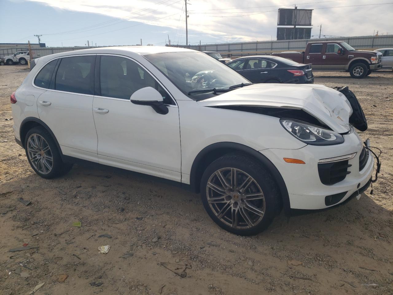 2016 PORSCHE CAYENNE