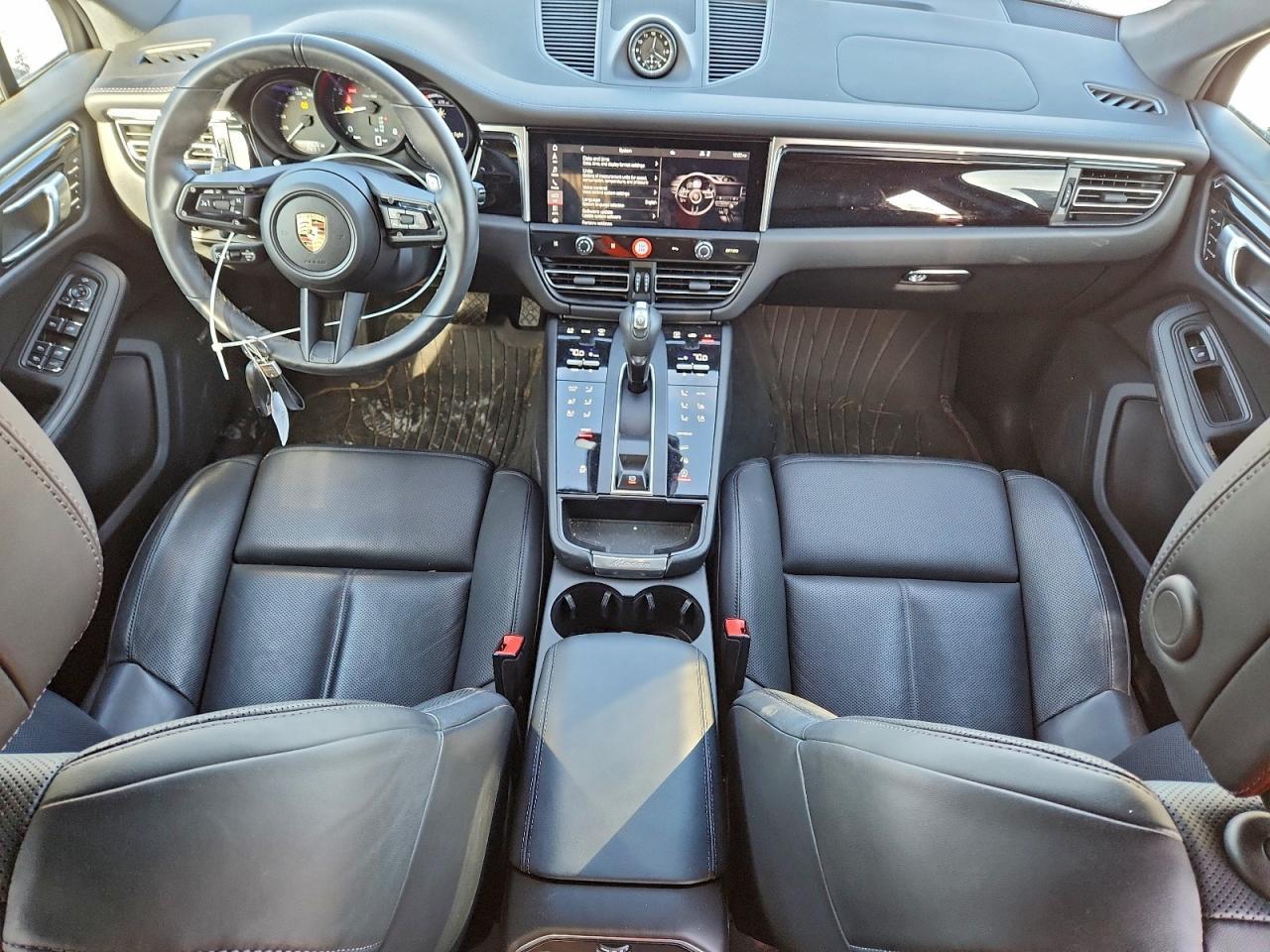 2024 PORSCHE Macan