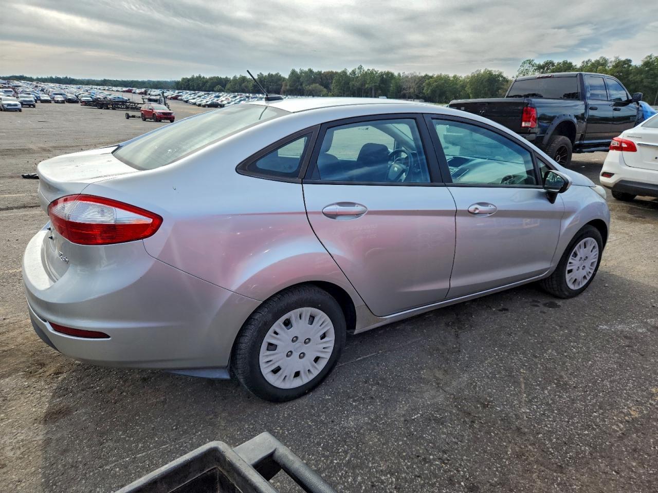 2015 FORD Fiesta