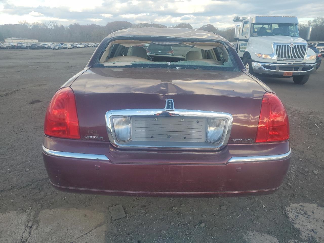 2004 LINCOLN Town Car