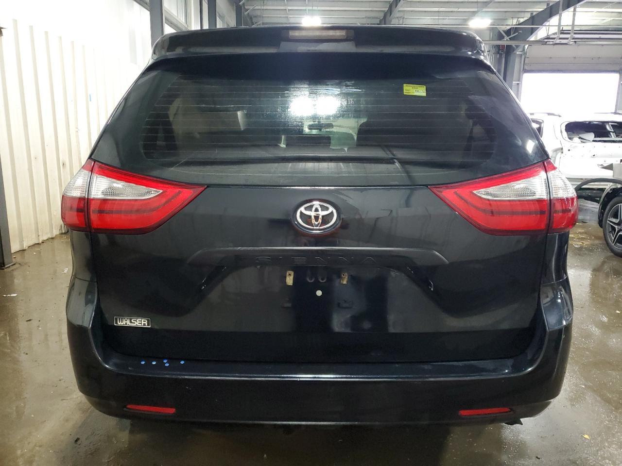 2017 TOYOTA SIENNA