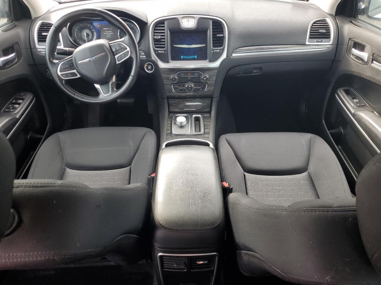2019 CHRYSLER 300
