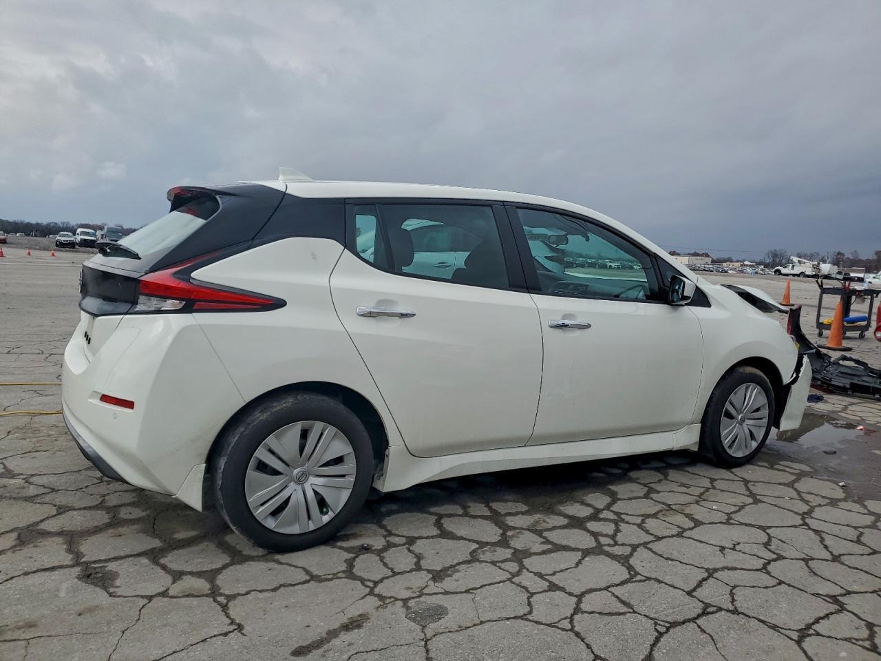 2025 NISSAN LEAF