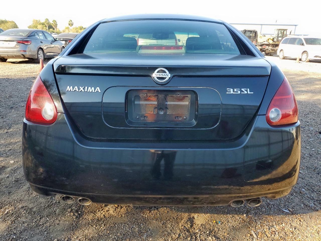 2005 NISSAN Maxima