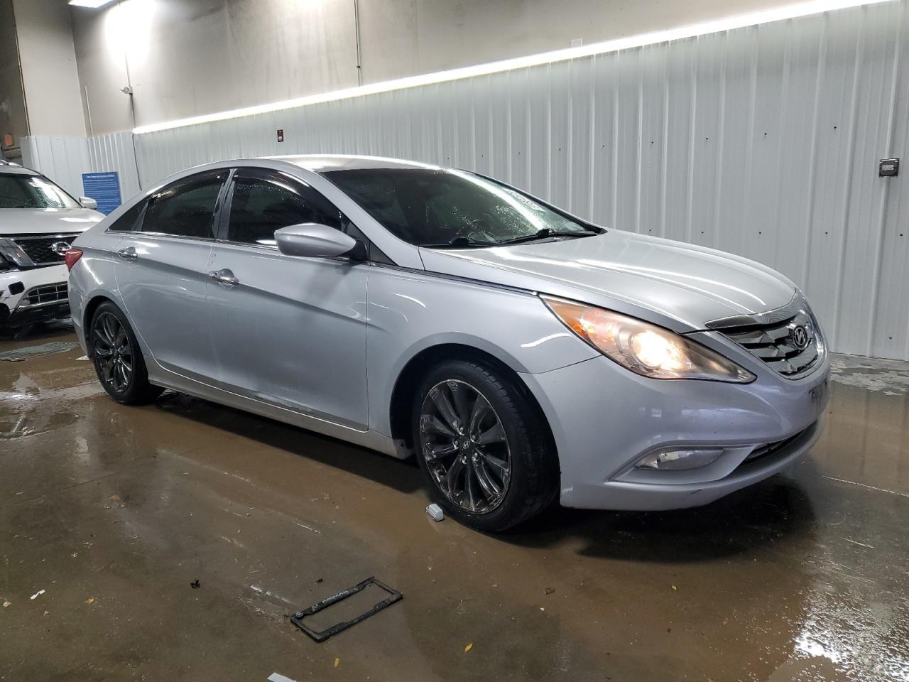 2011 HYUNDAI SONATA