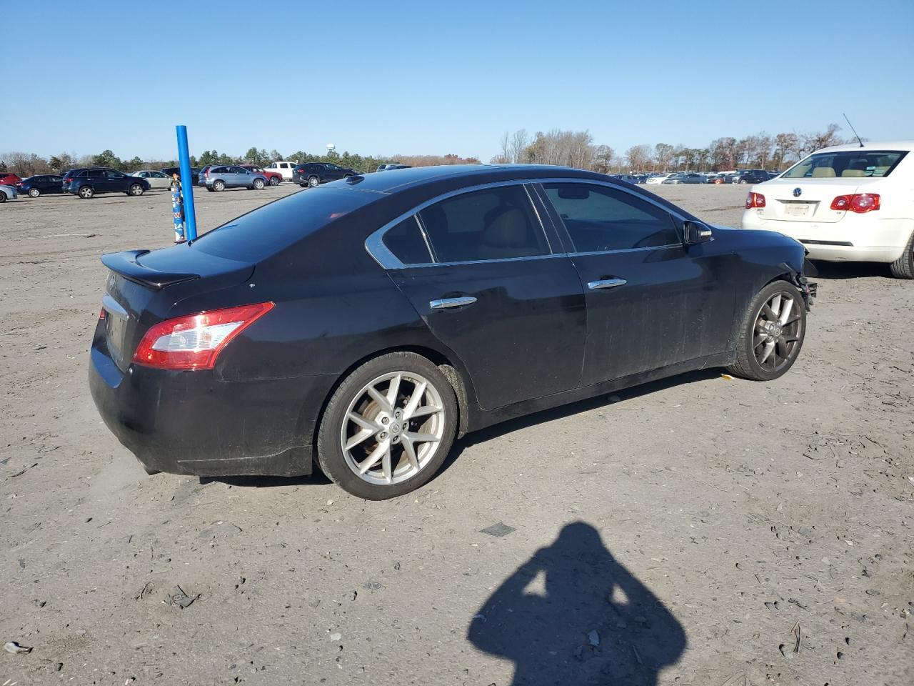2011 NISSAN Maxima