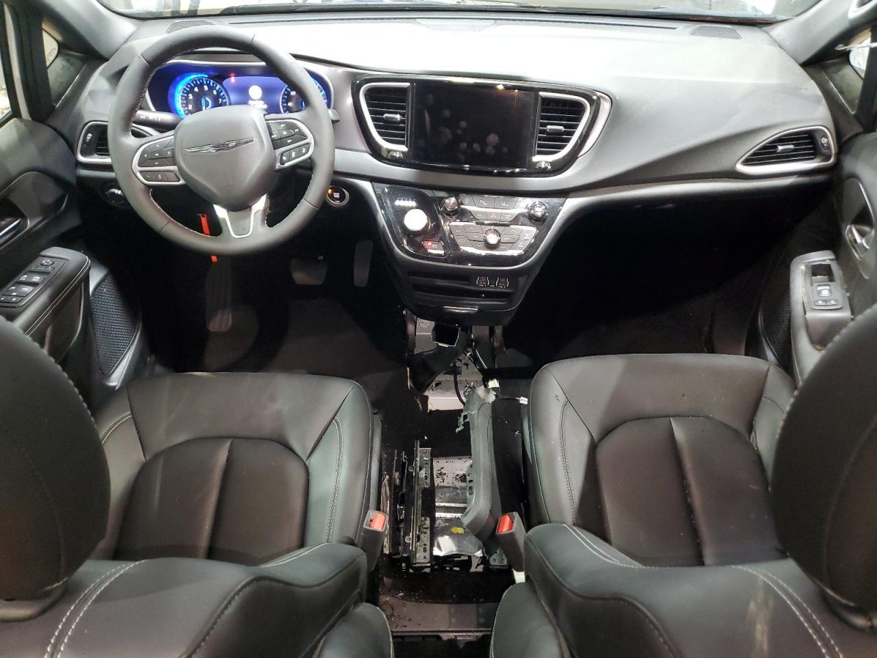 2025 CHRYSLER Voyager