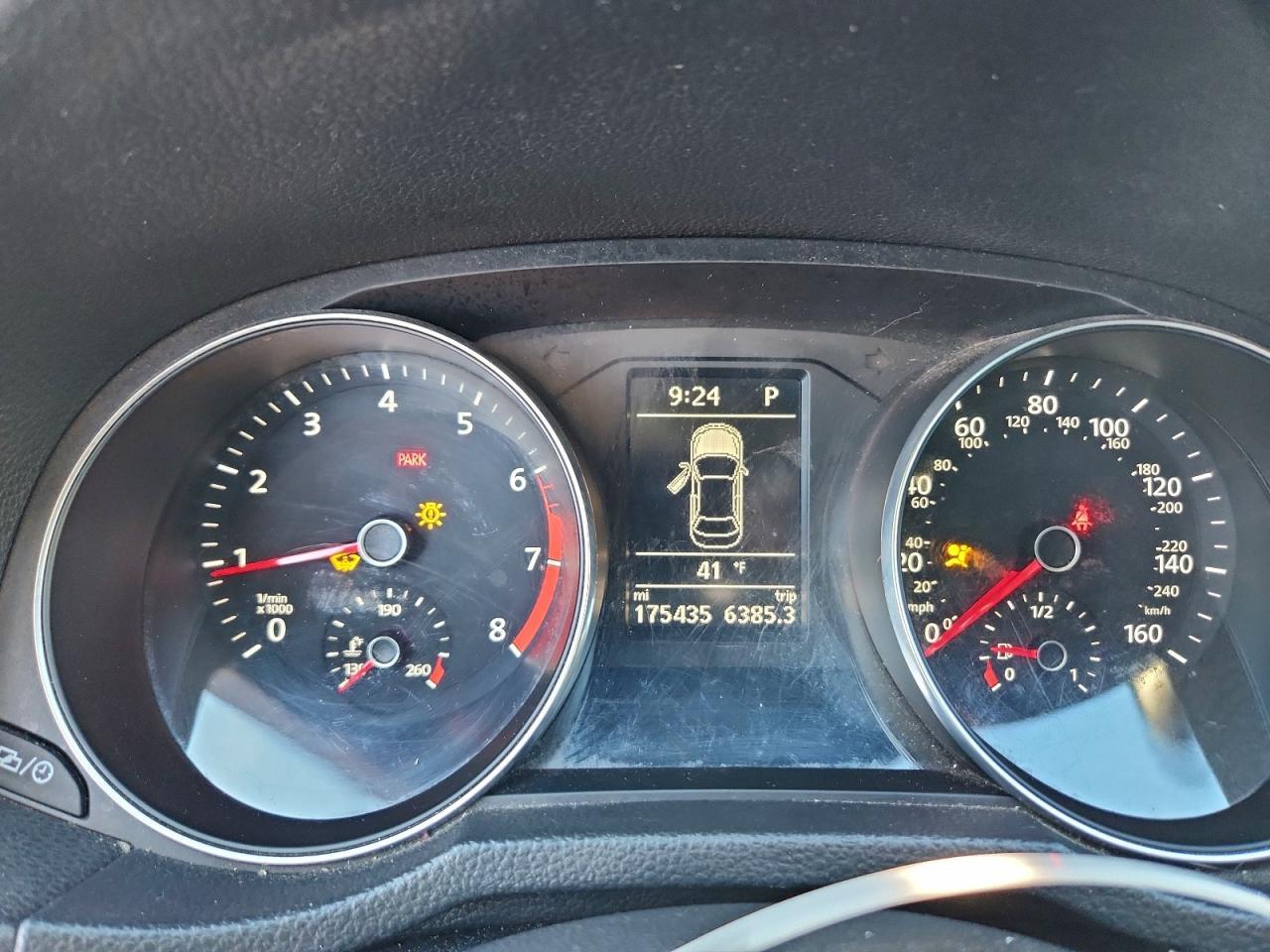 2016 VOLKSWAGEN Passat
