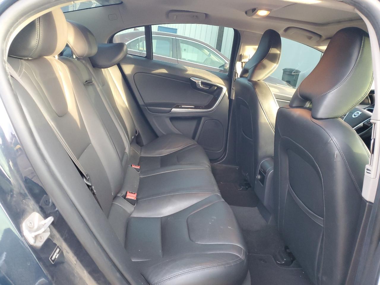 2015 VOLVO S60