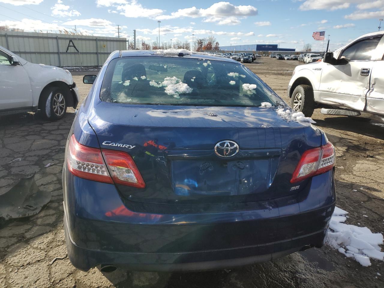 2011 TOYOTA CAMRY