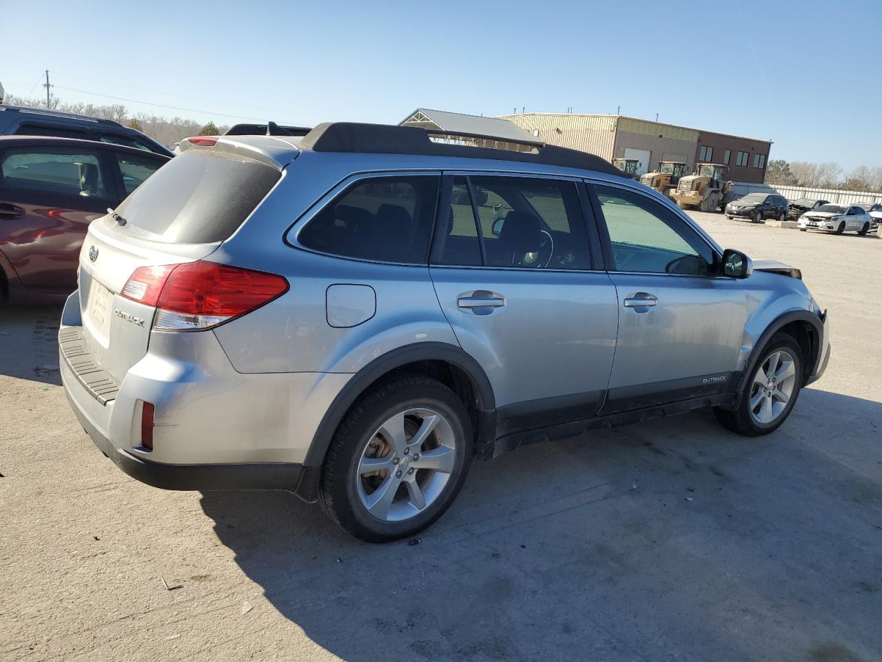 2013 SUBARU Outback