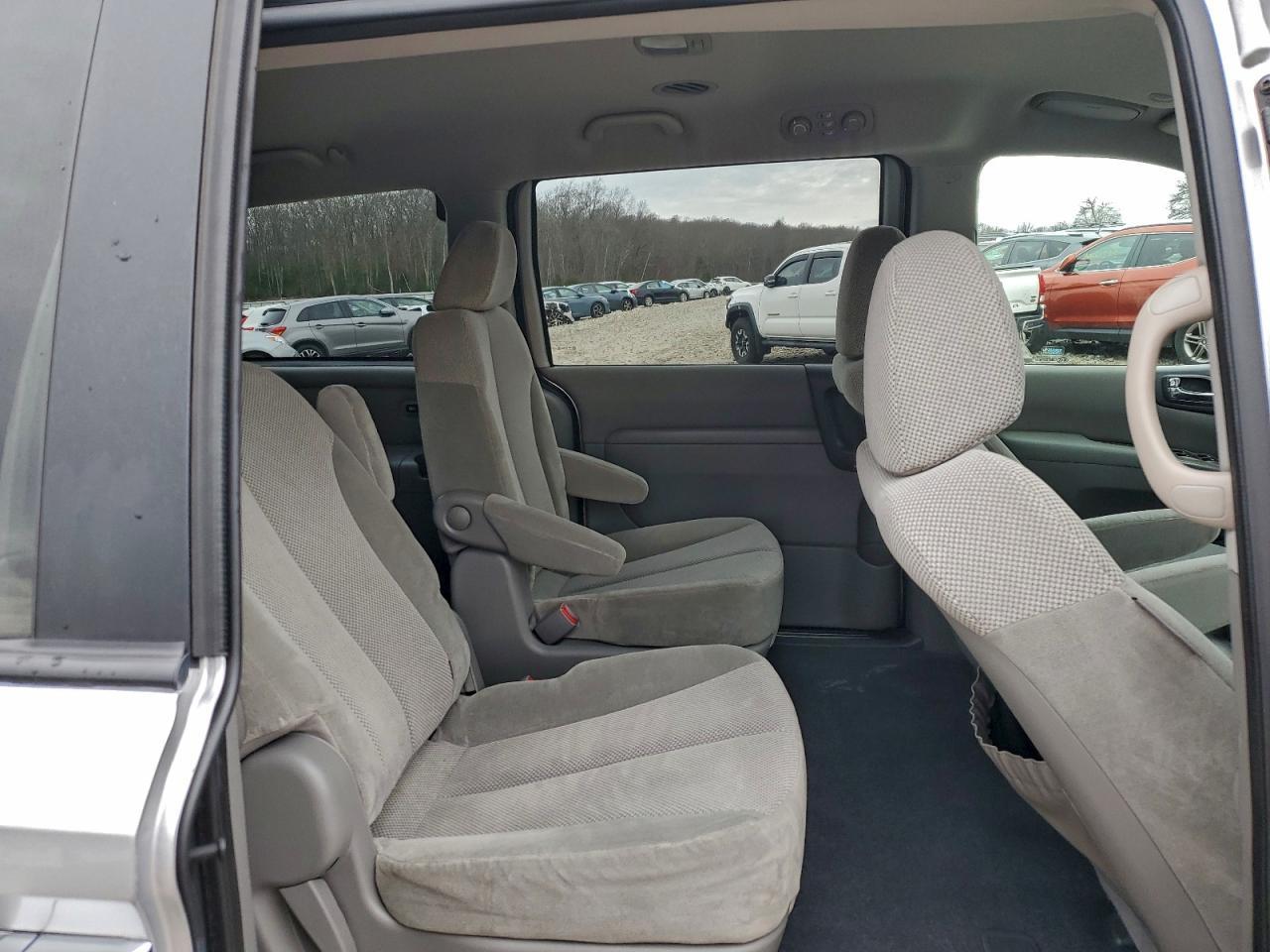 2011 KIA SEDONA