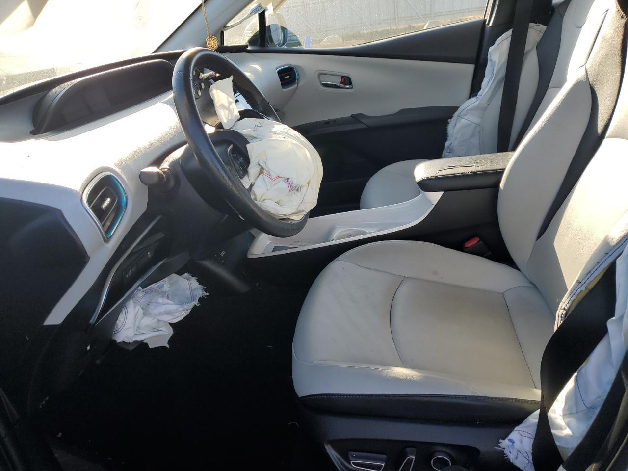 2016 TOYOTA PRIUS