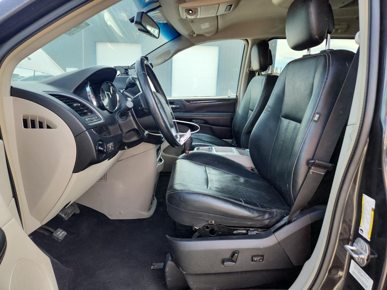 2012 CHRYSLER Town & Country