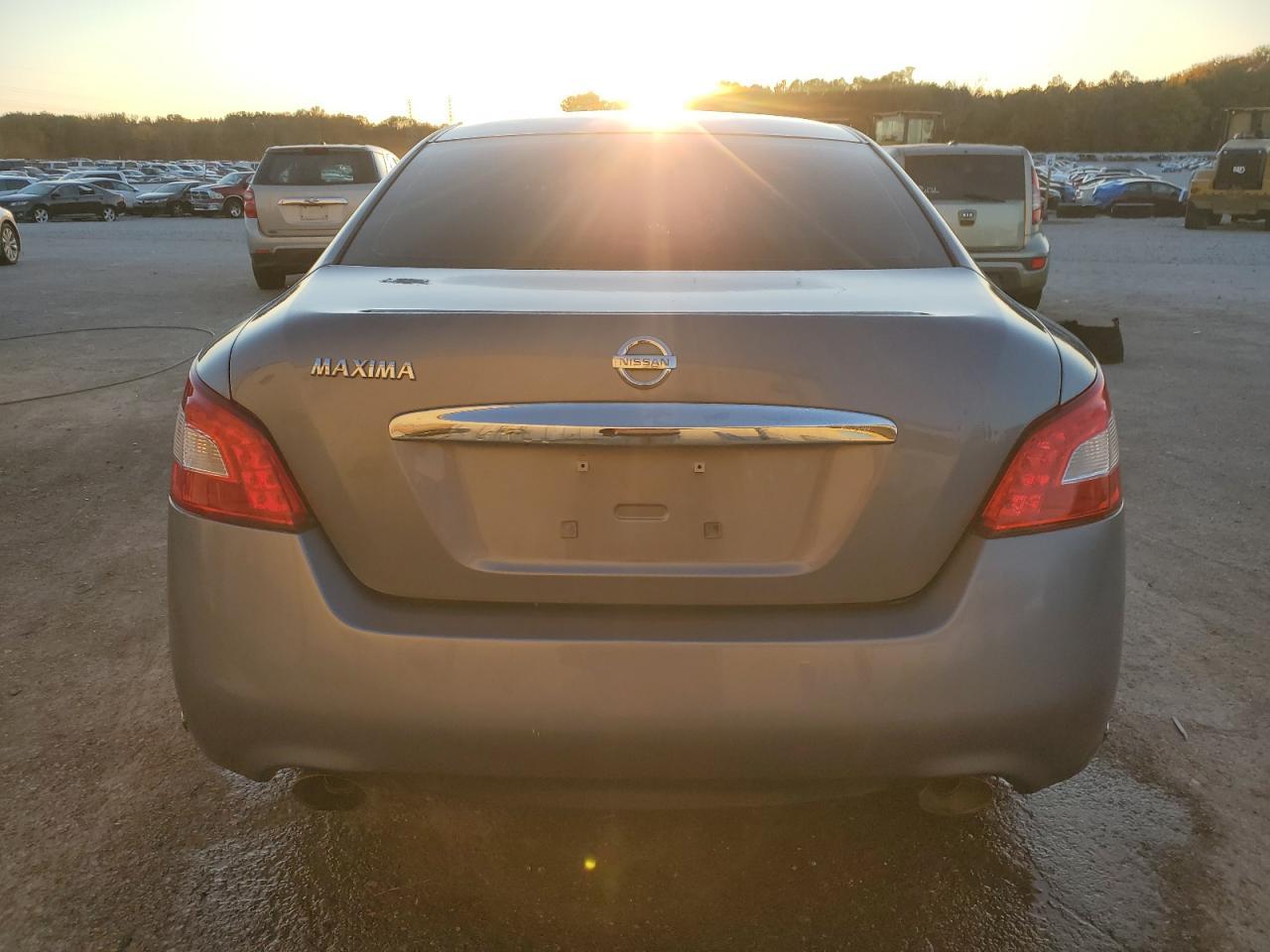 2010 NISSAN Maxima