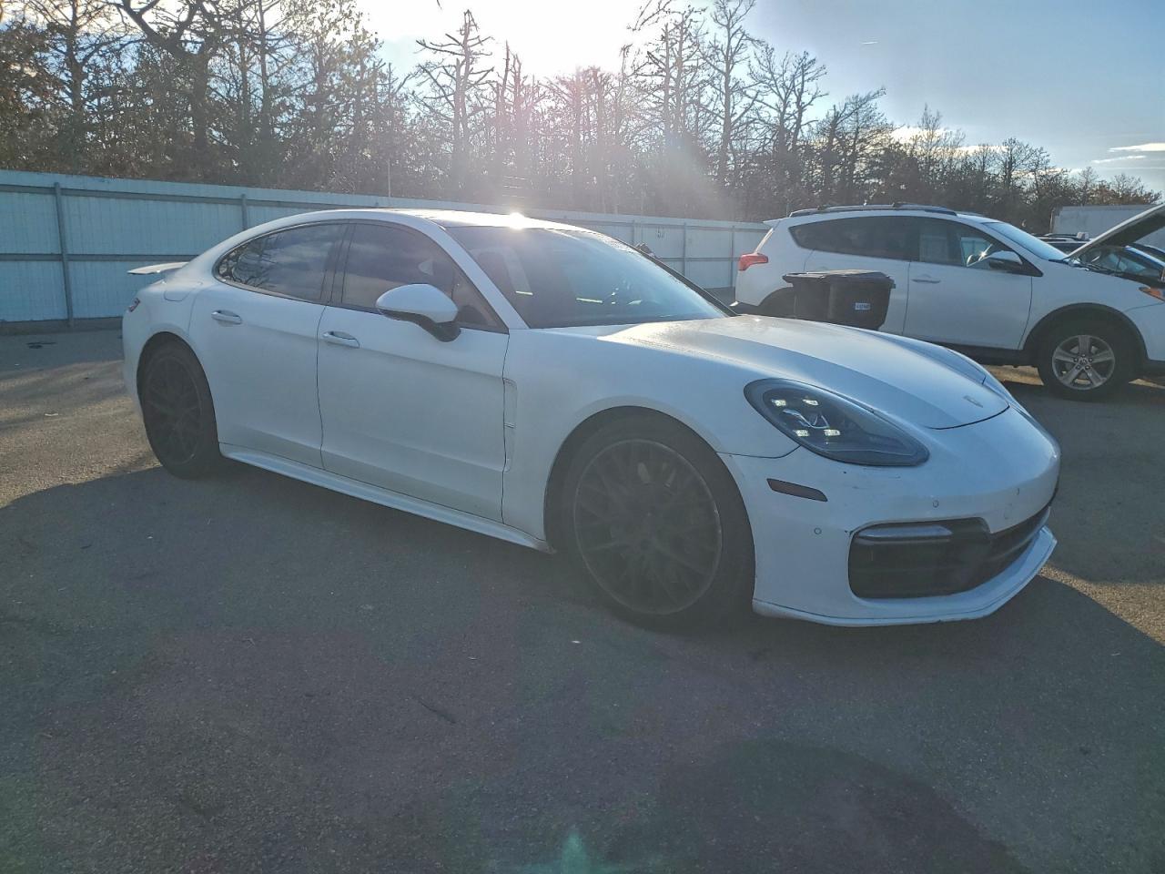 2017 PORSCHE Panamera