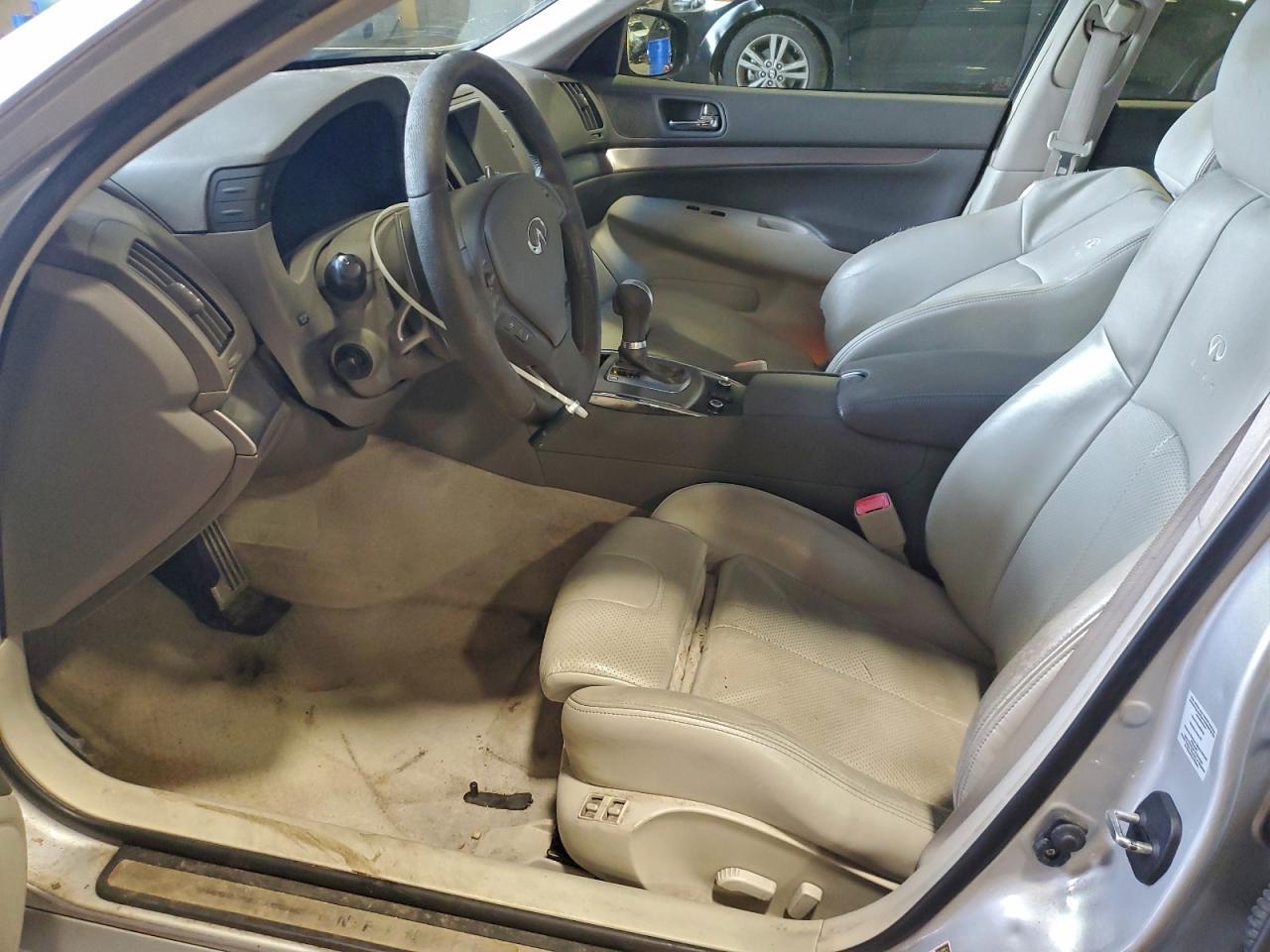 2011 INFINITI G37