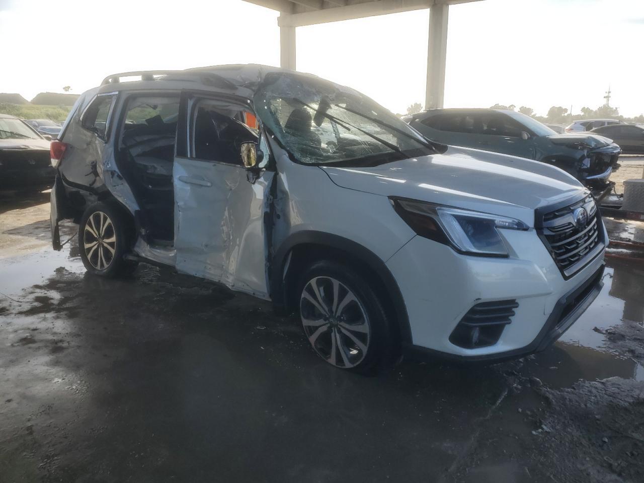 2022 SUBARU FORESTER