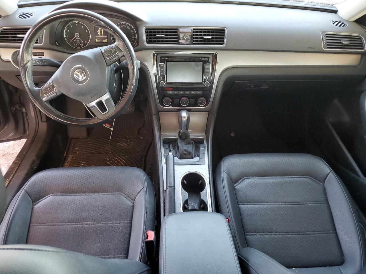 2015 VOLKSWAGEN Passat
