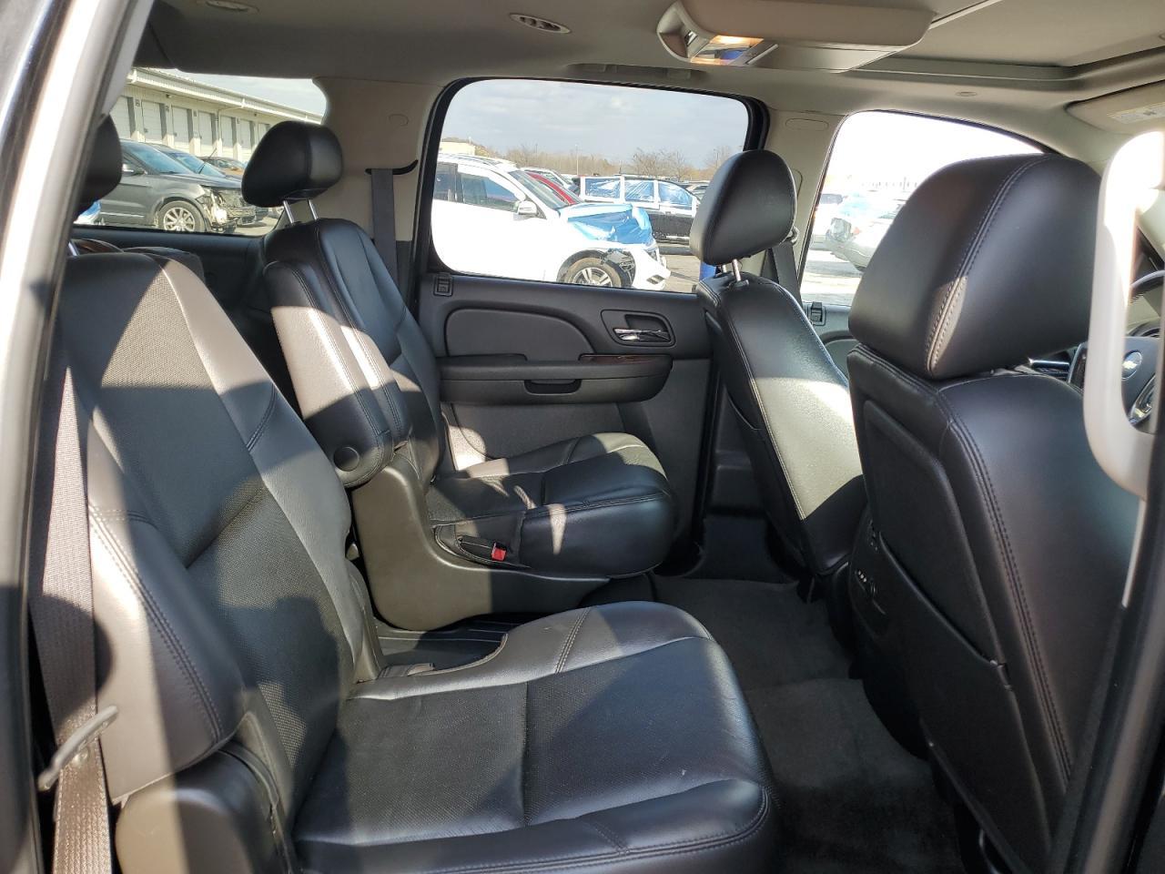 2010 CHEVROLET Suburban