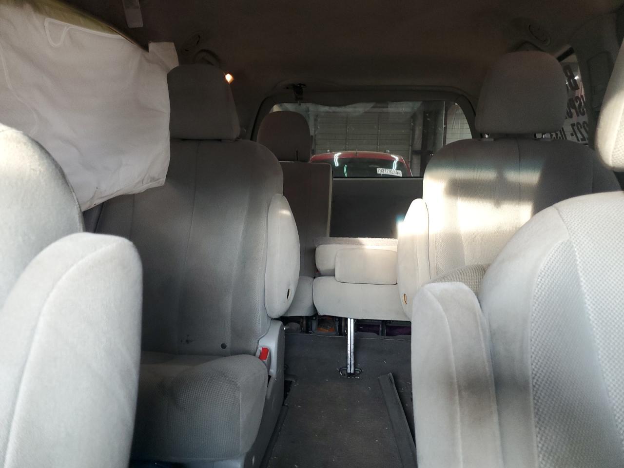 2011 TOYOTA SIENNA