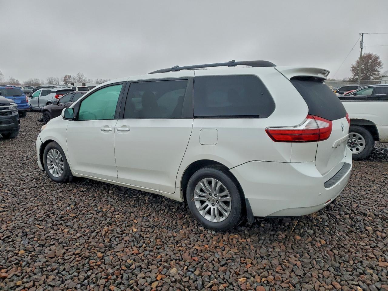 2015 TOYOTA SIENNA