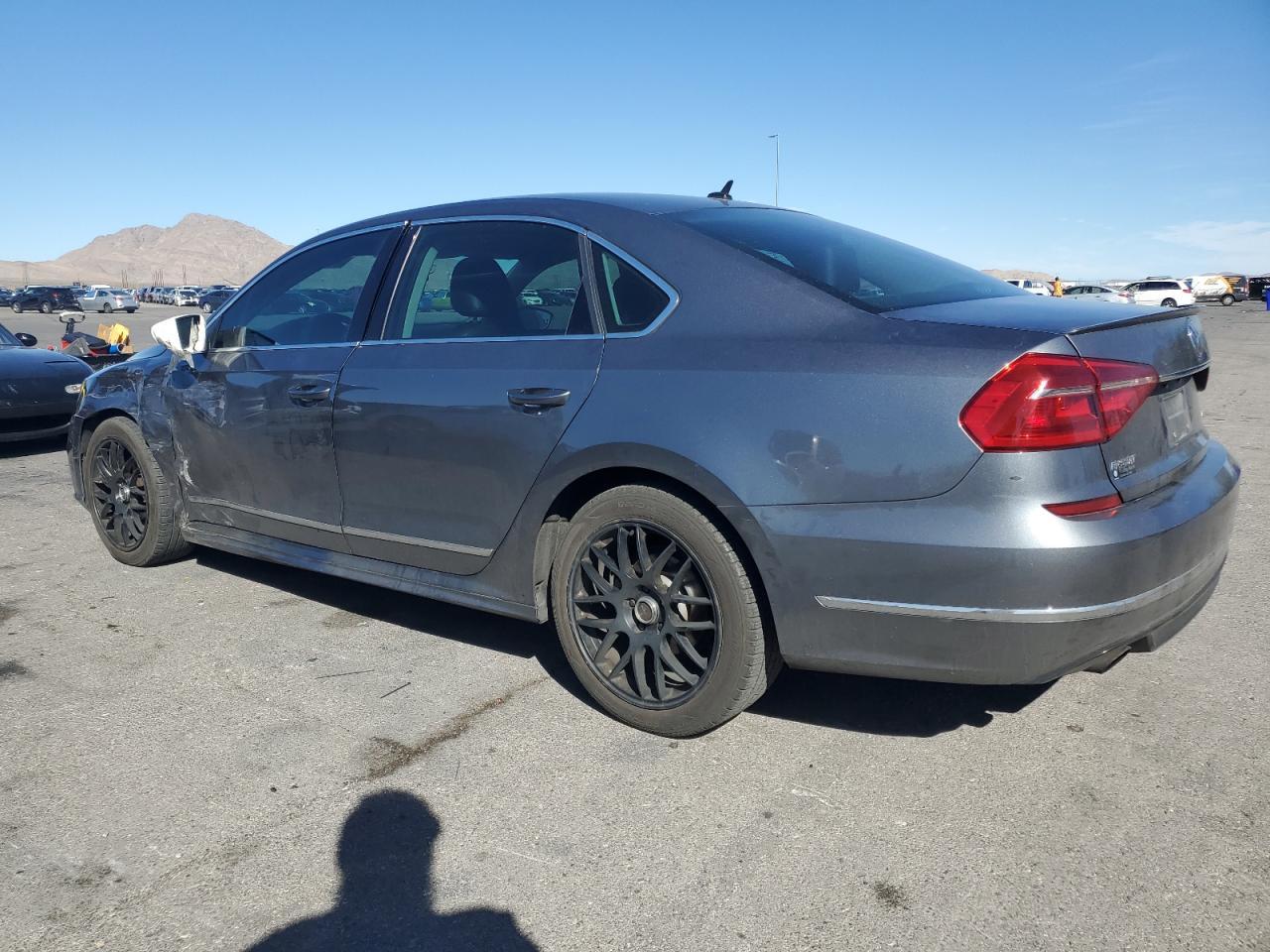 2016 VOLKSWAGEN Passat