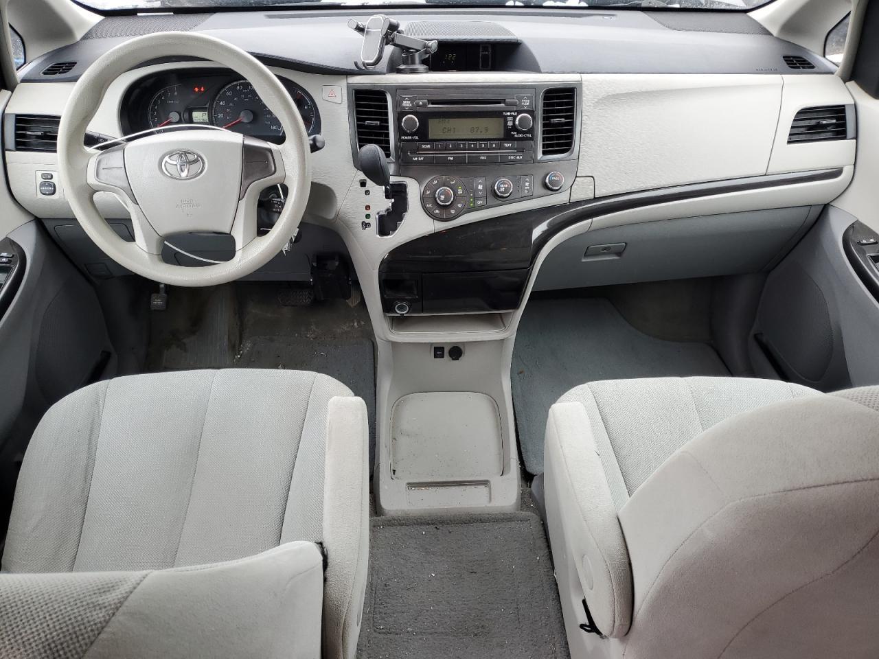 2012 TOYOTA SIENNA