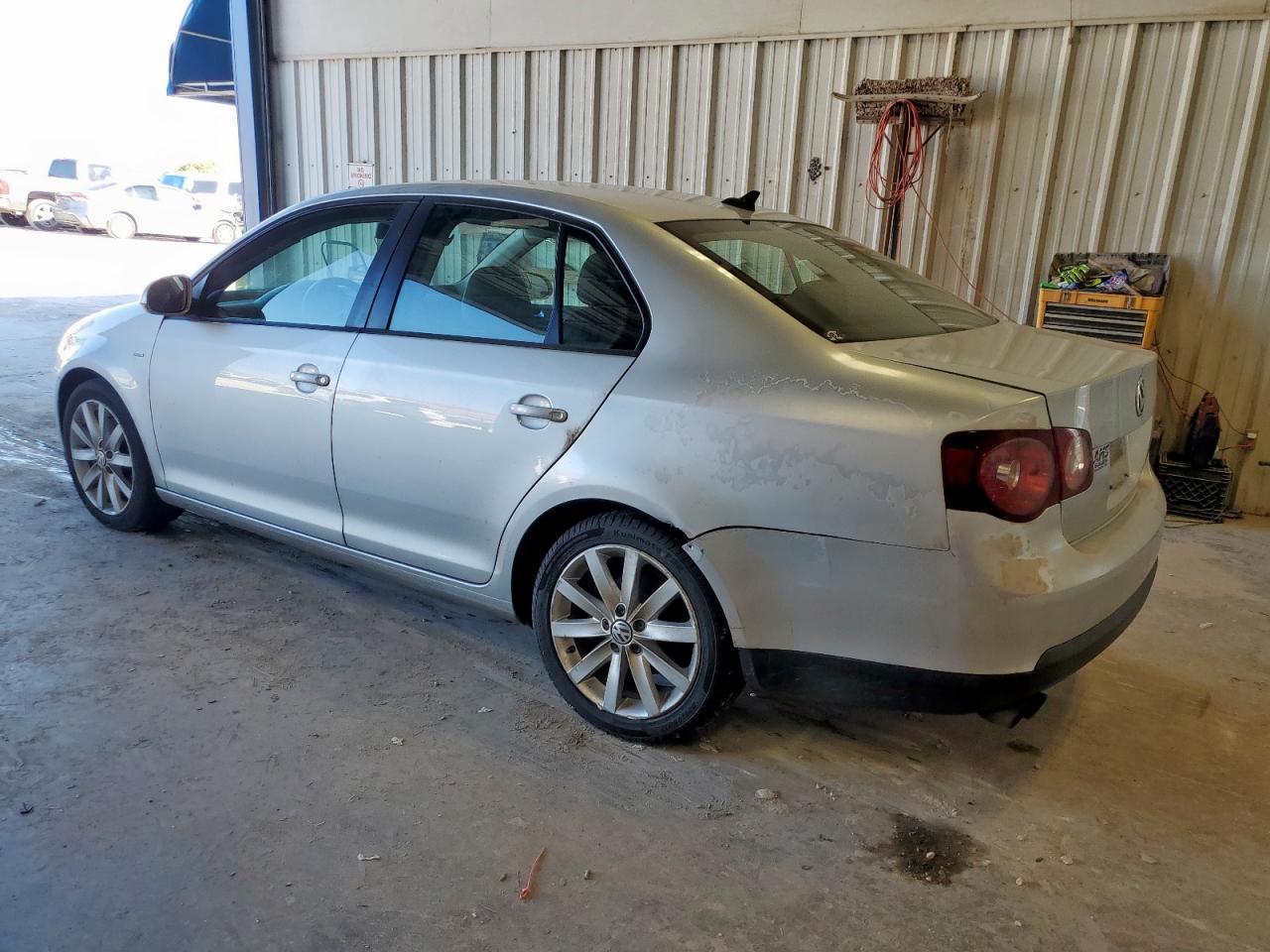 2010 VOLKSWAGEN JETTA