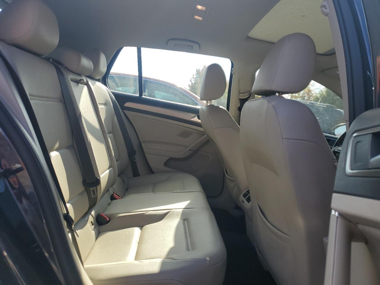 2017 VOLKSWAGEN GOLF