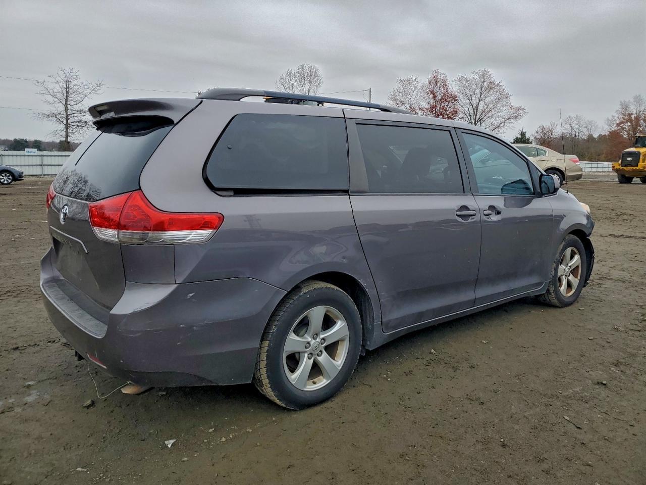 2014 TOYOTA SIENNA