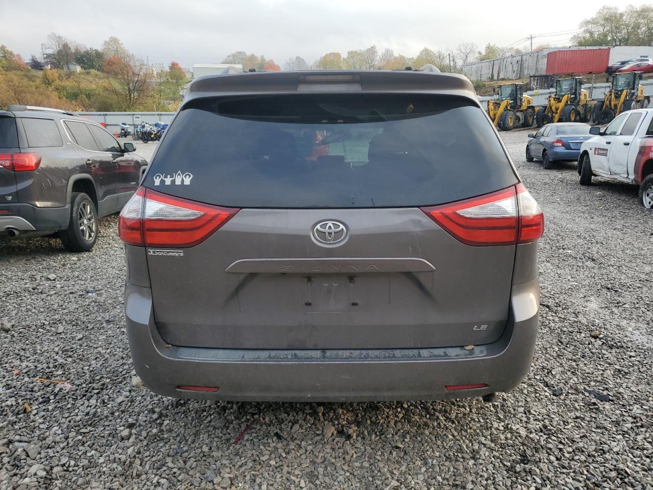 2015 TOYOTA SIENNA