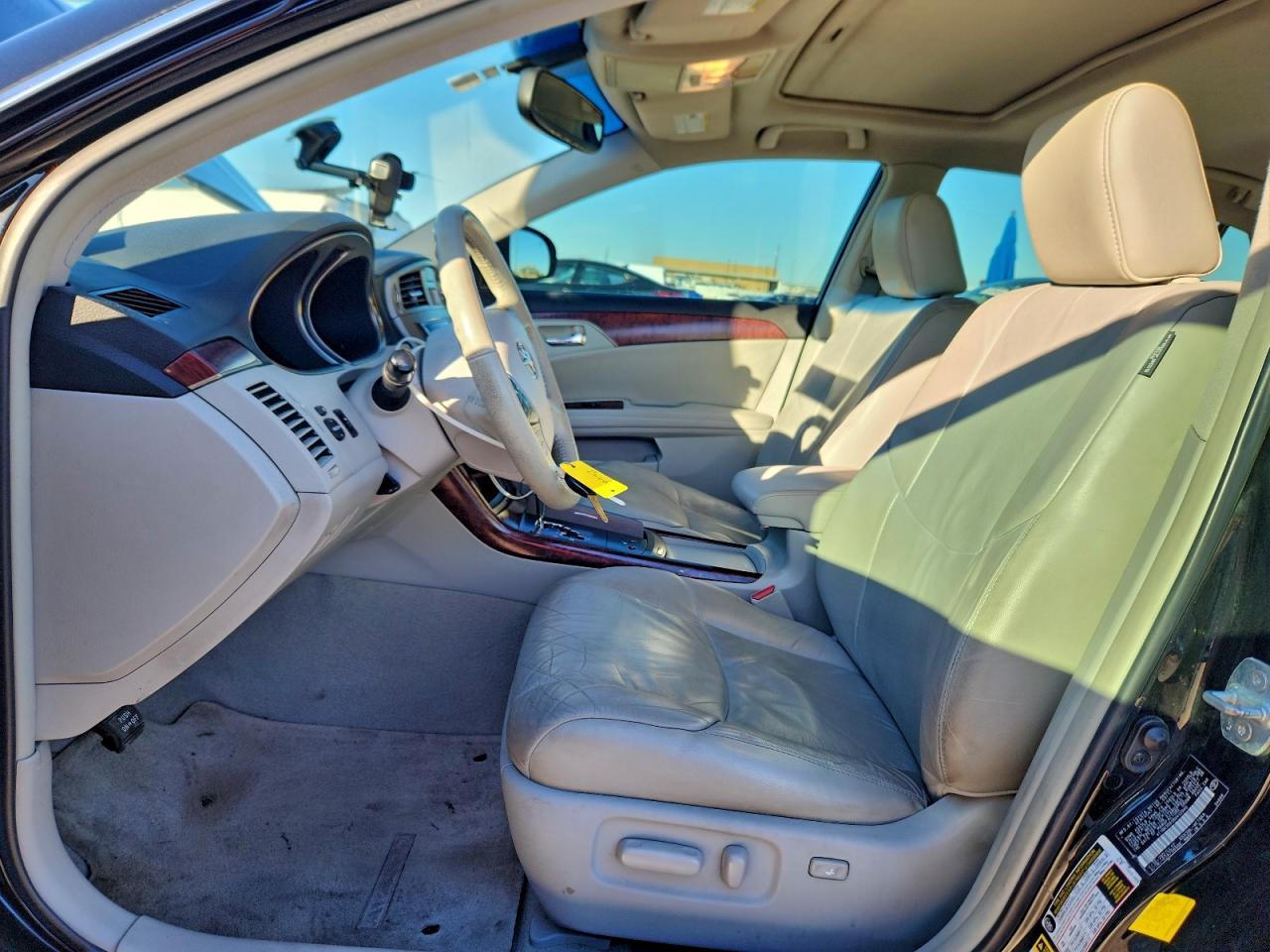 2011 TOYOTA Avalon
