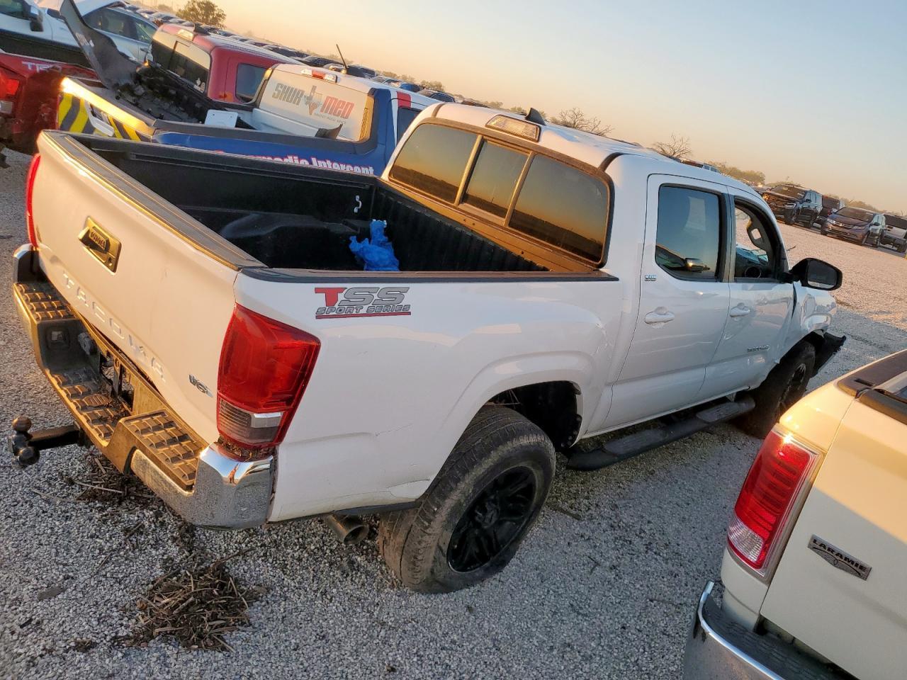 2016 TOYOTA TACOMA
