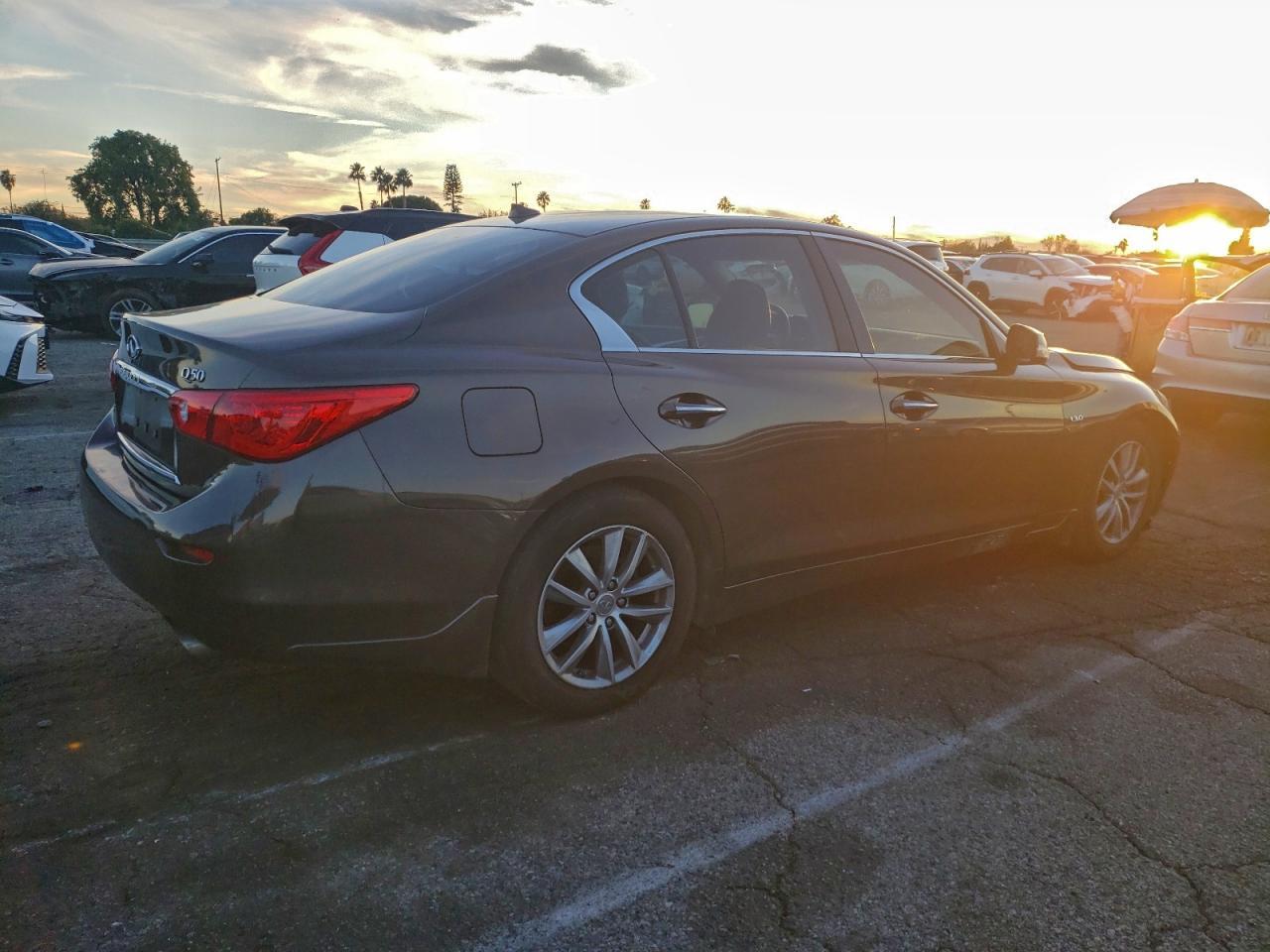 2016 INFINITI Q50