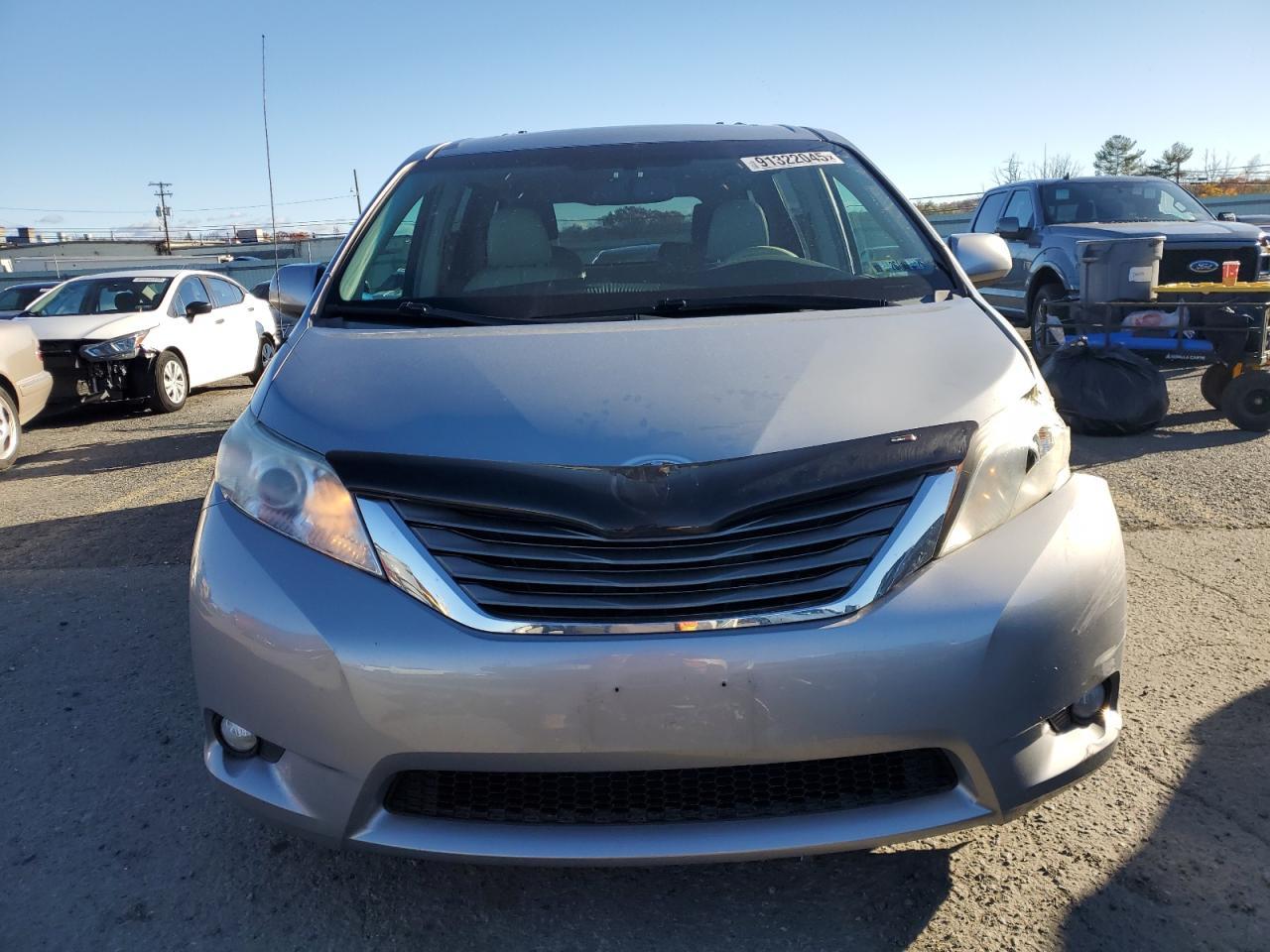 2013 TOYOTA SIENNA