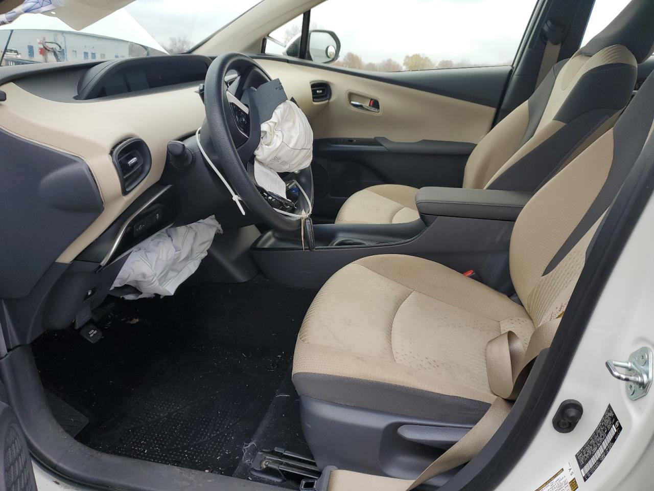 2016 TOYOTA PRIUS