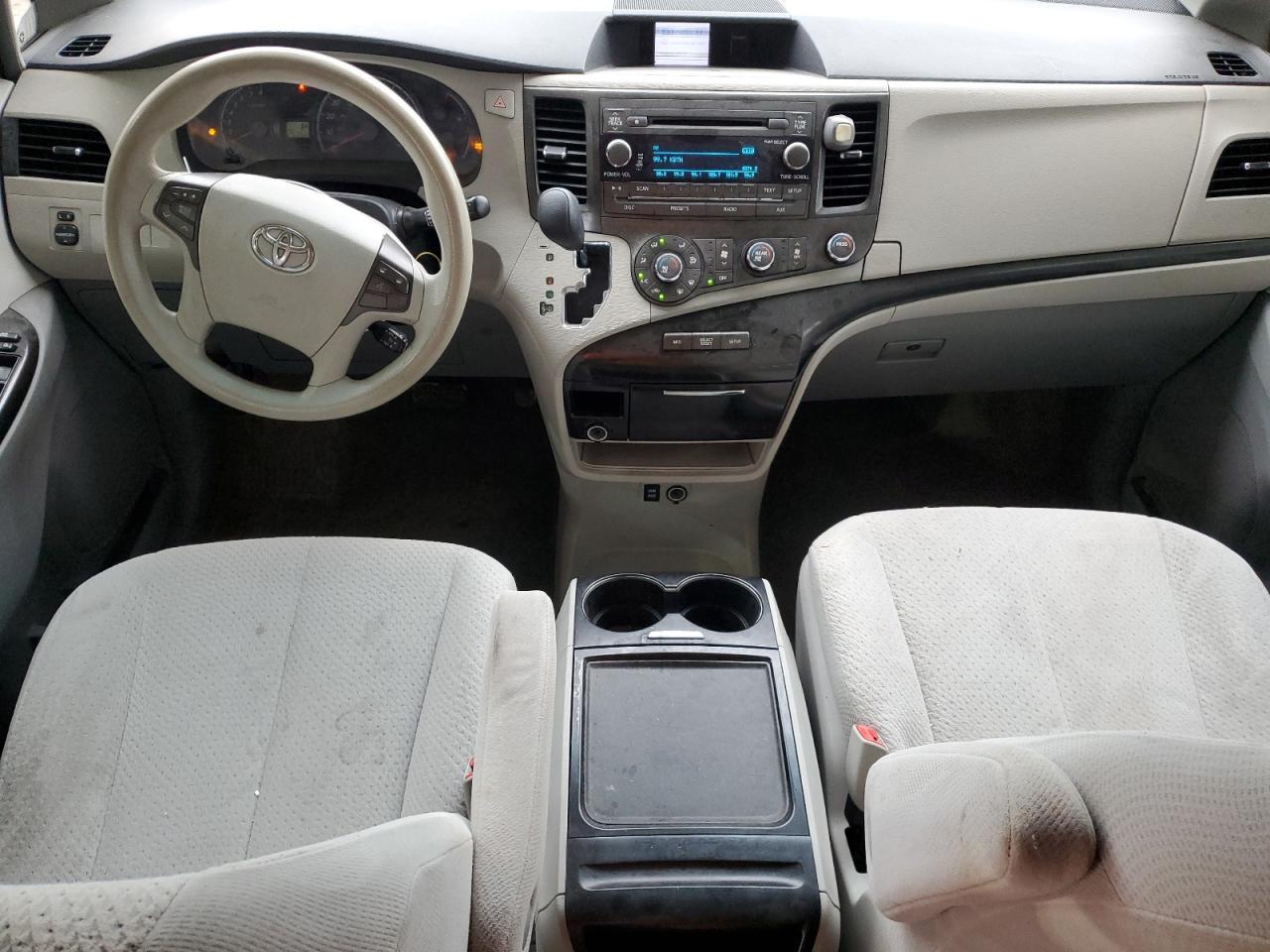 2012 TOYOTA SIENNA