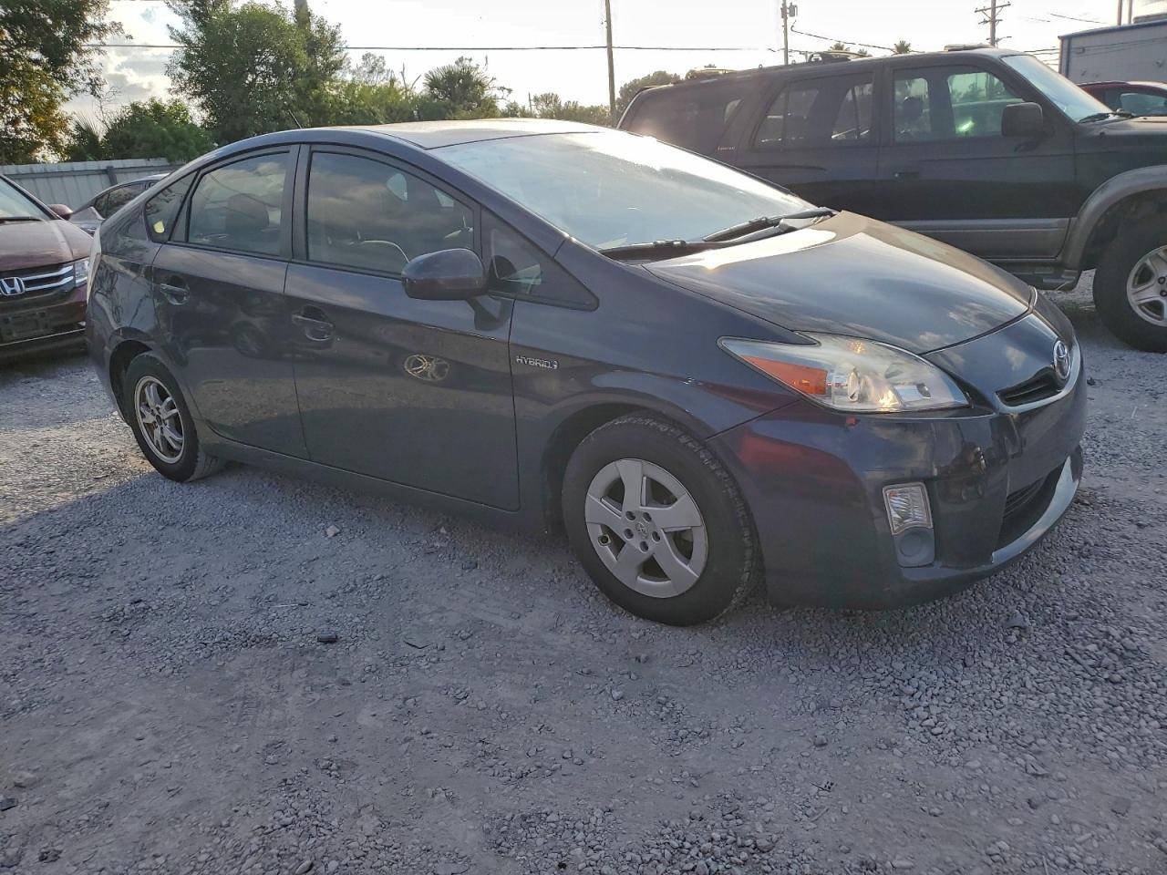 2011 TOYOTA PRIUS