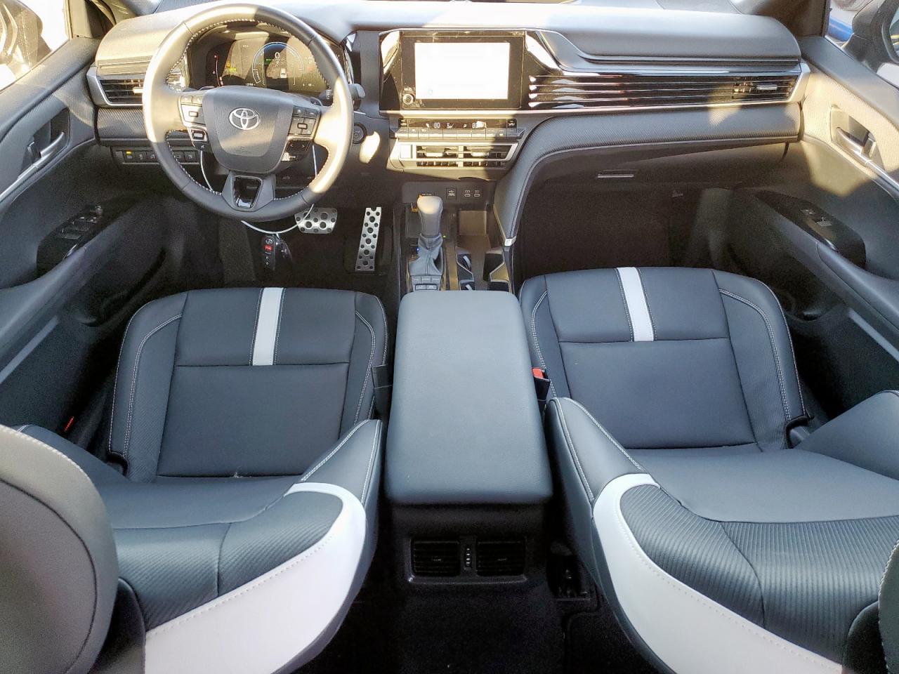2025 TOYOTA CAMRY
