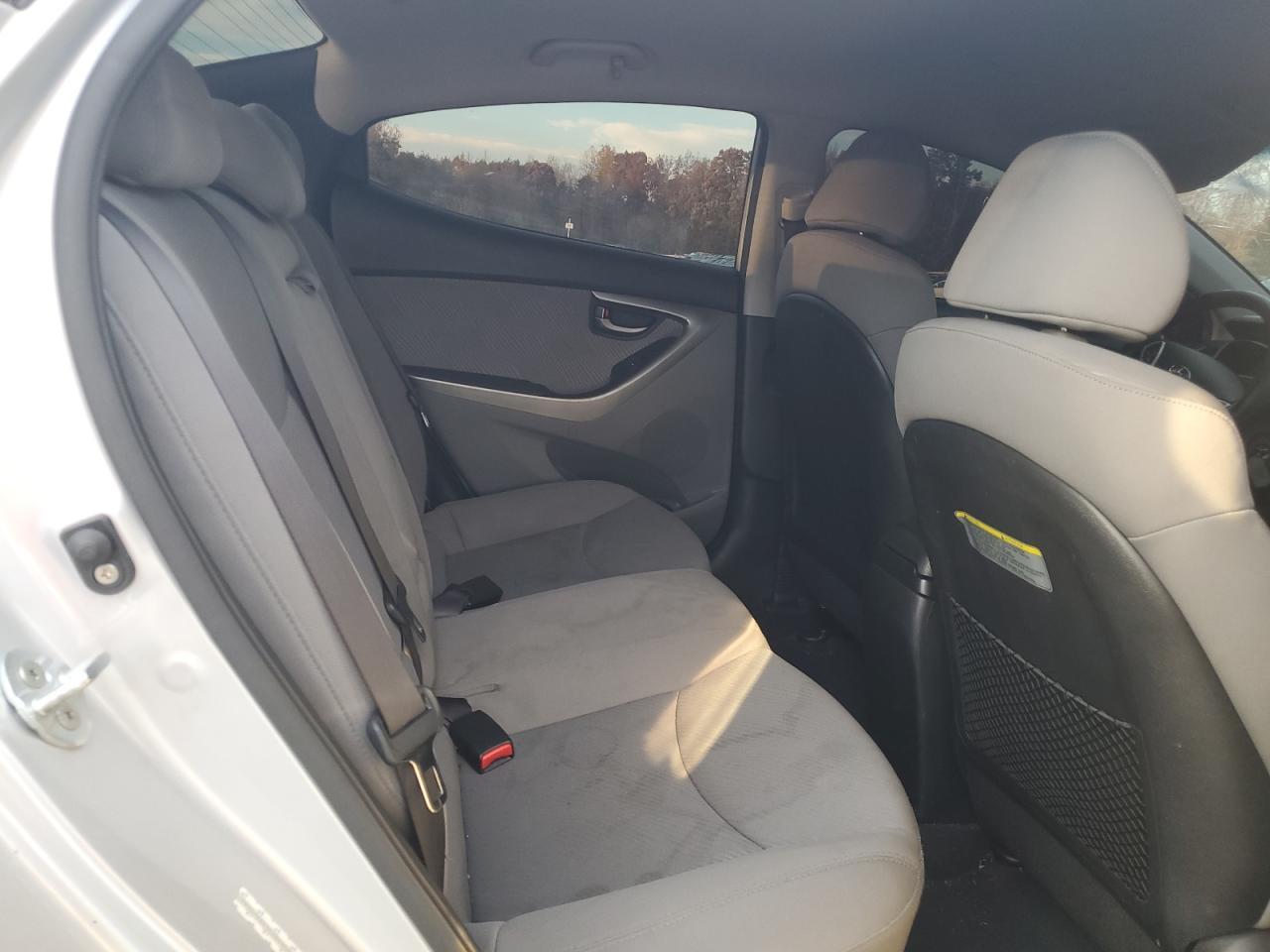 2012 HYUNDAI ELANTRA