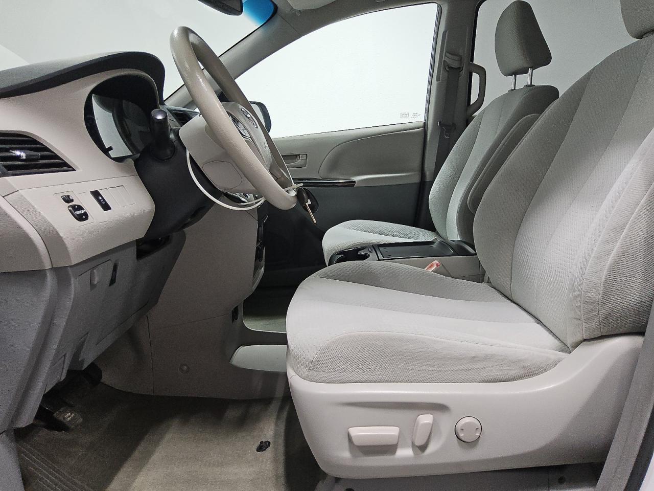 2014 TOYOTA SIENNA