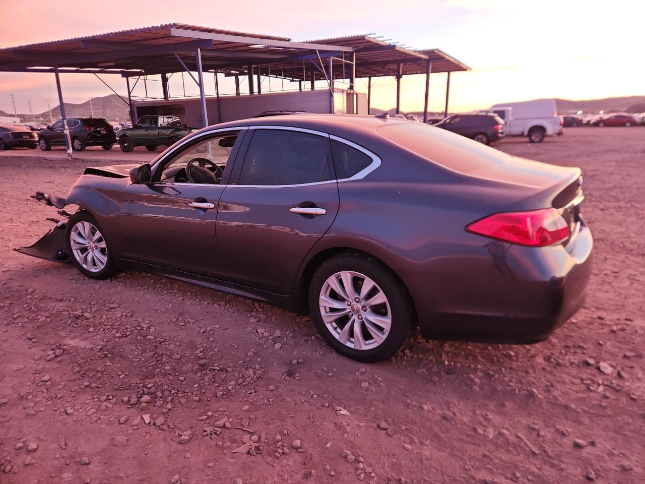 2011 INFINITI M37