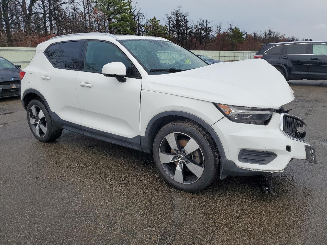 2019 VOLVO XC40