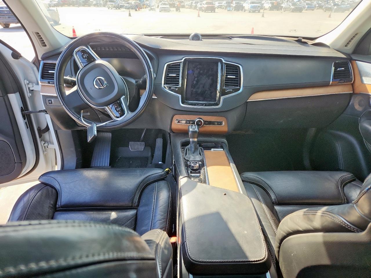 2016 VOLVO XC90